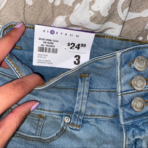 waist cinching push-up shorts - Picture 2 of 3